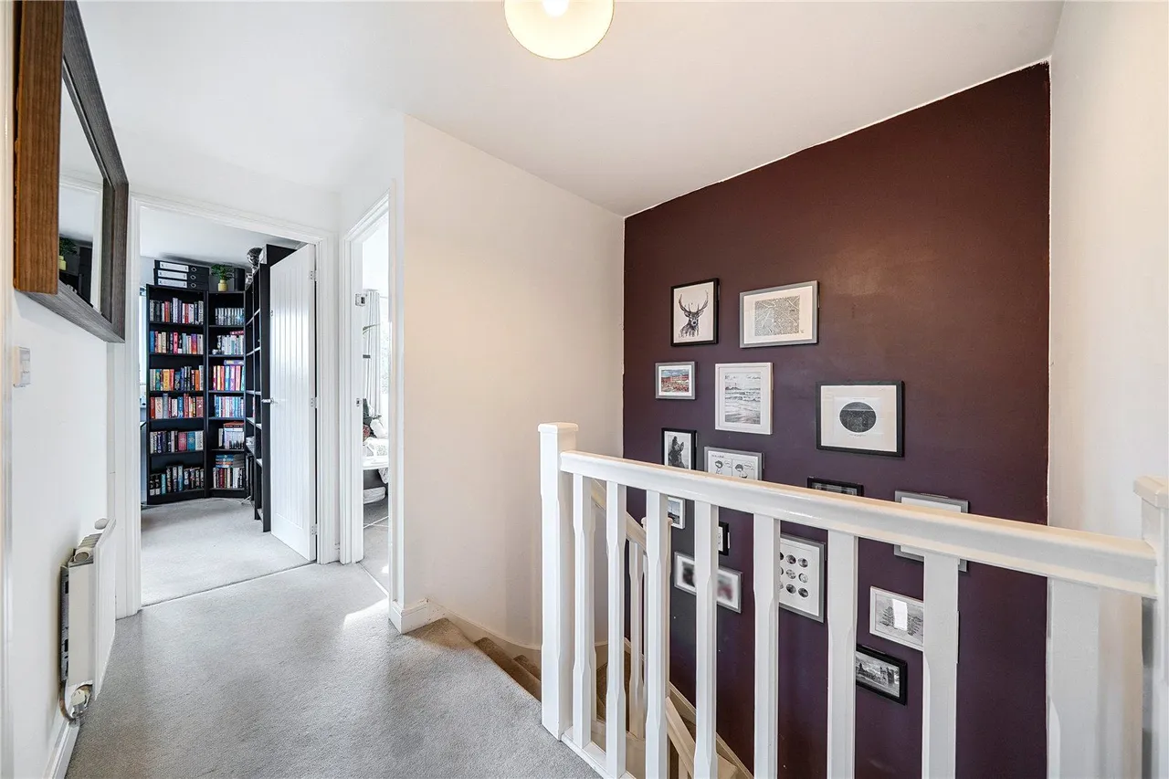 Weave Close, East Hollinsfield, M24, photo 14
