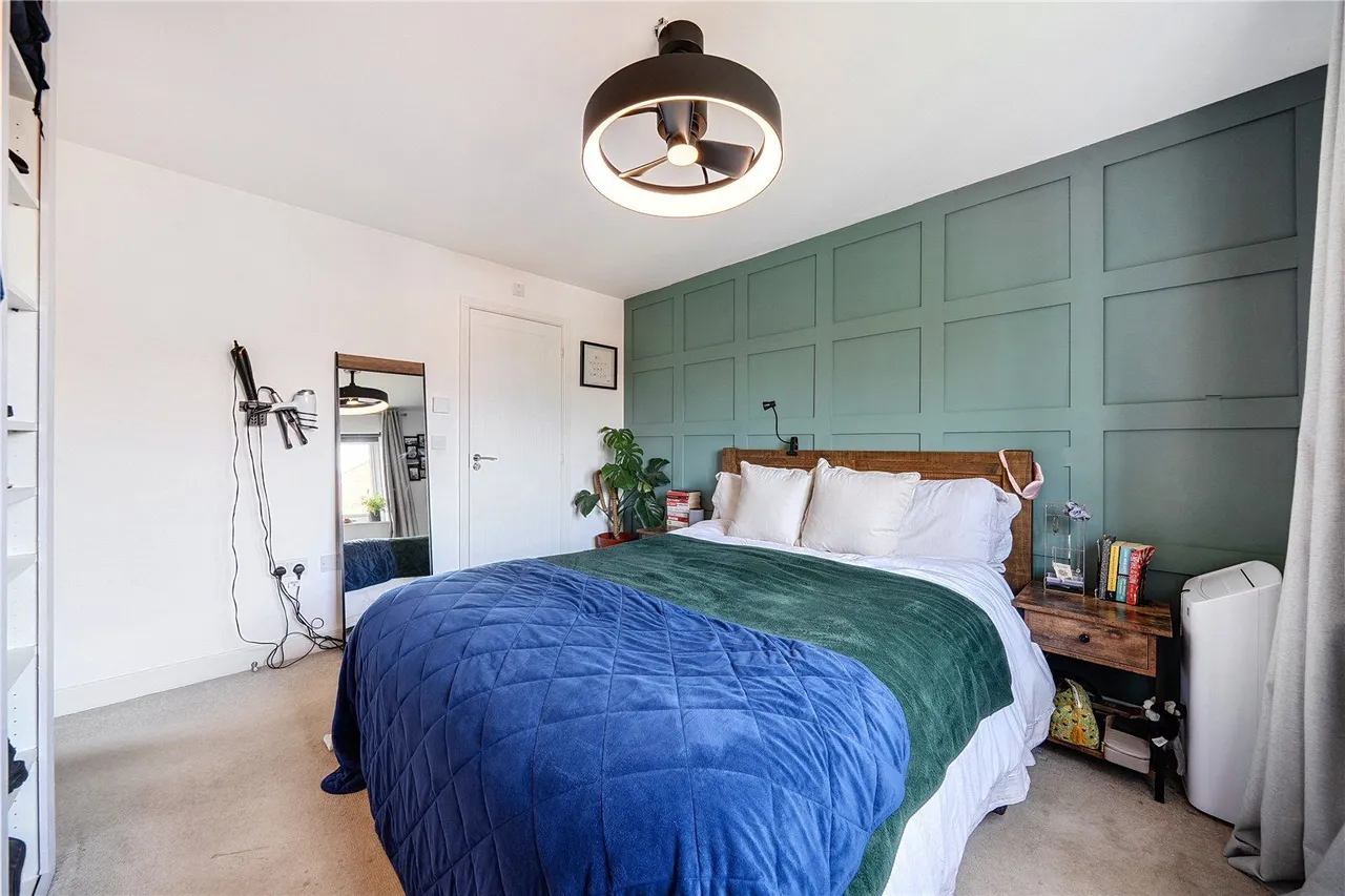 Weave Close, East Hollinsfield, M24, photo 16