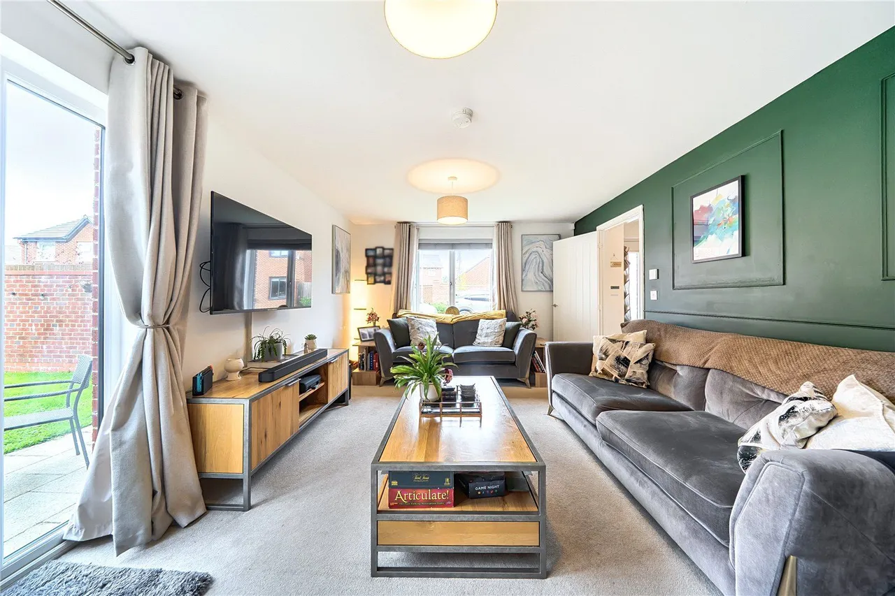 Weave Close, East Hollinsfield, M24, photo 5