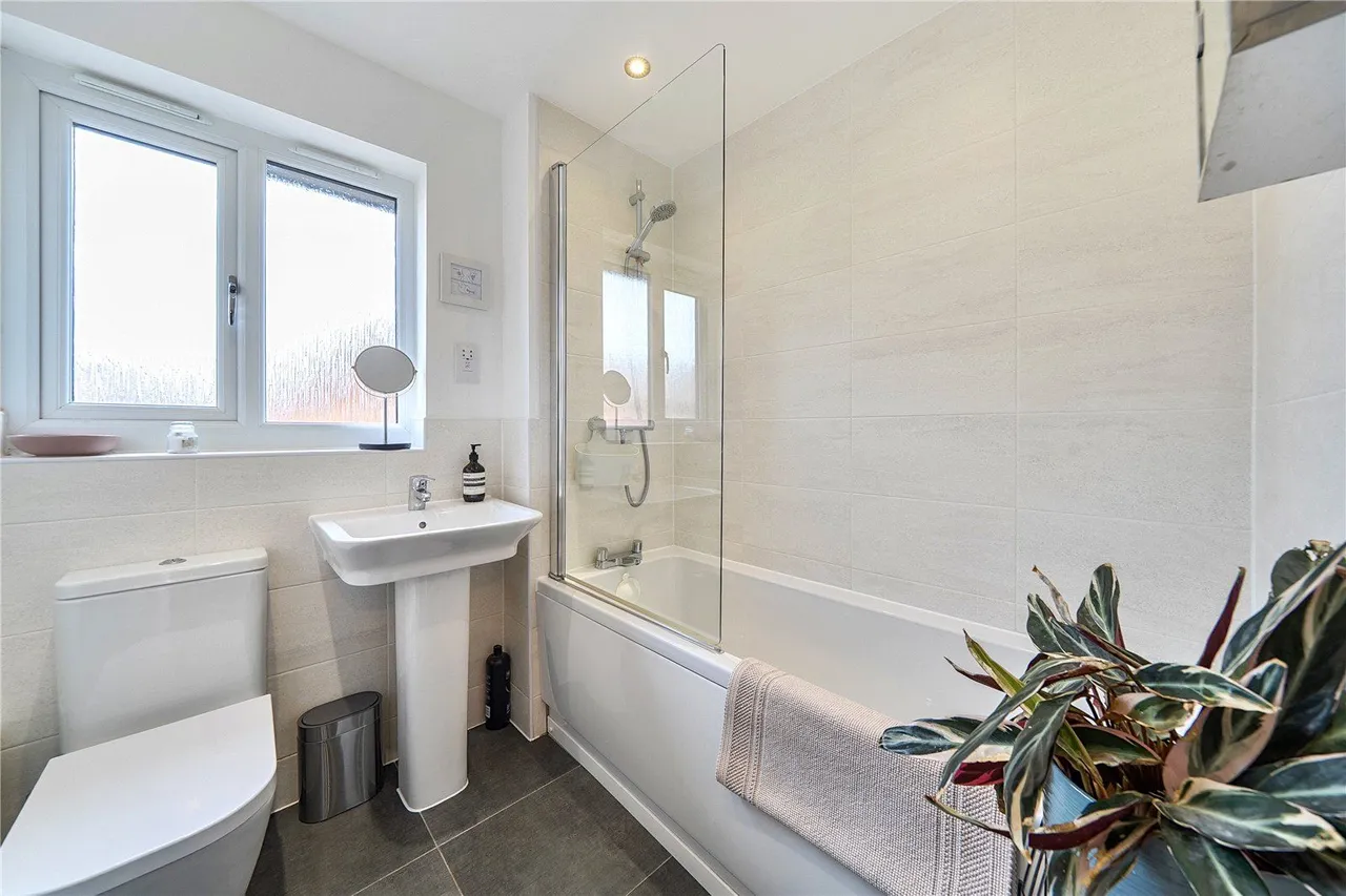 Weave Close, East Hollinsfield, M24, photo 20