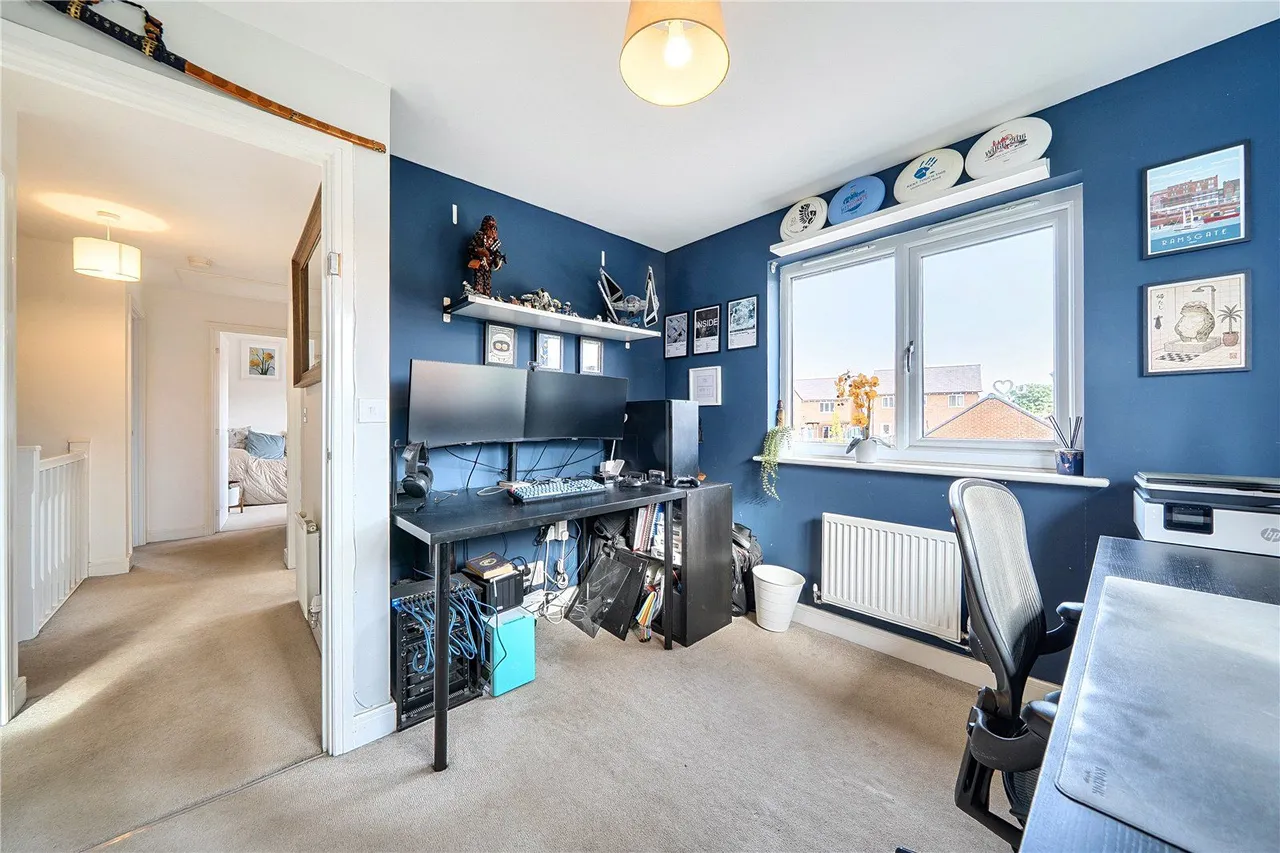 Weave Close, East Hollinsfield, M24, photo 24
