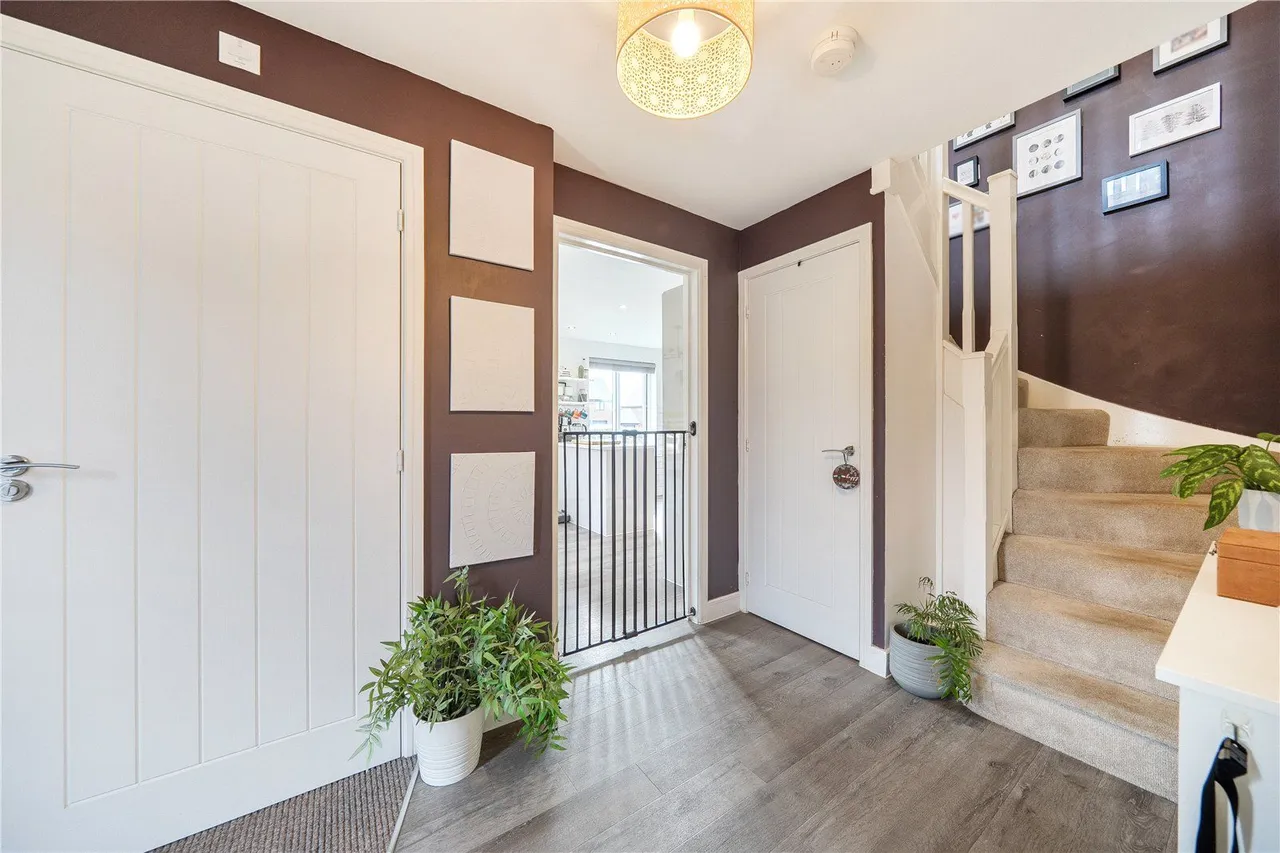 Weave Close, East Hollinsfield, M24, photo 3