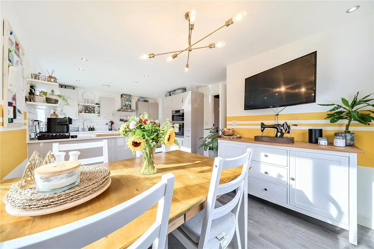 Weave Close, East Hollinsfield, M24, photo 10