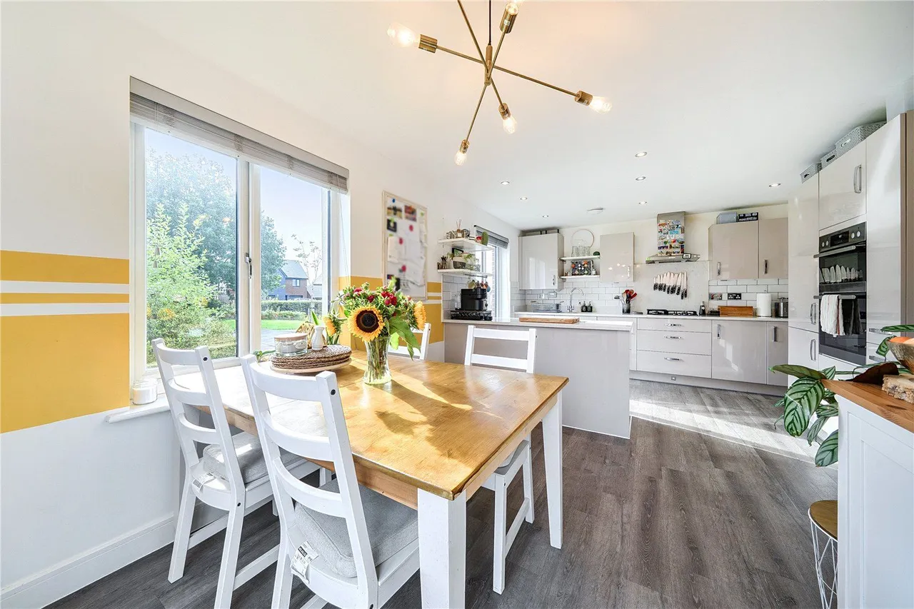 Weave Close, East Hollinsfield, M24, photo 11