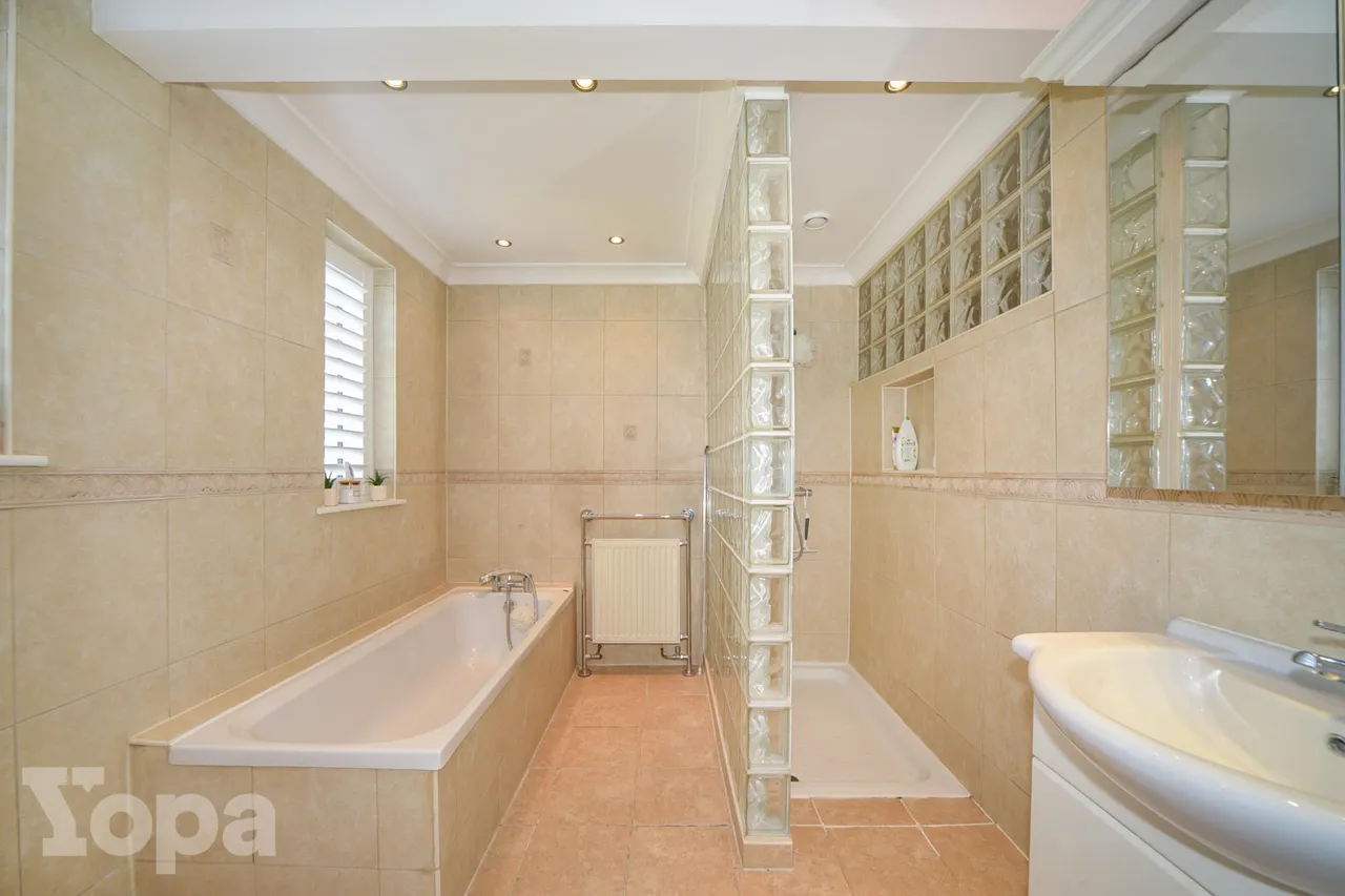 Yorkland Avenue, Welling, DA16, photo 9