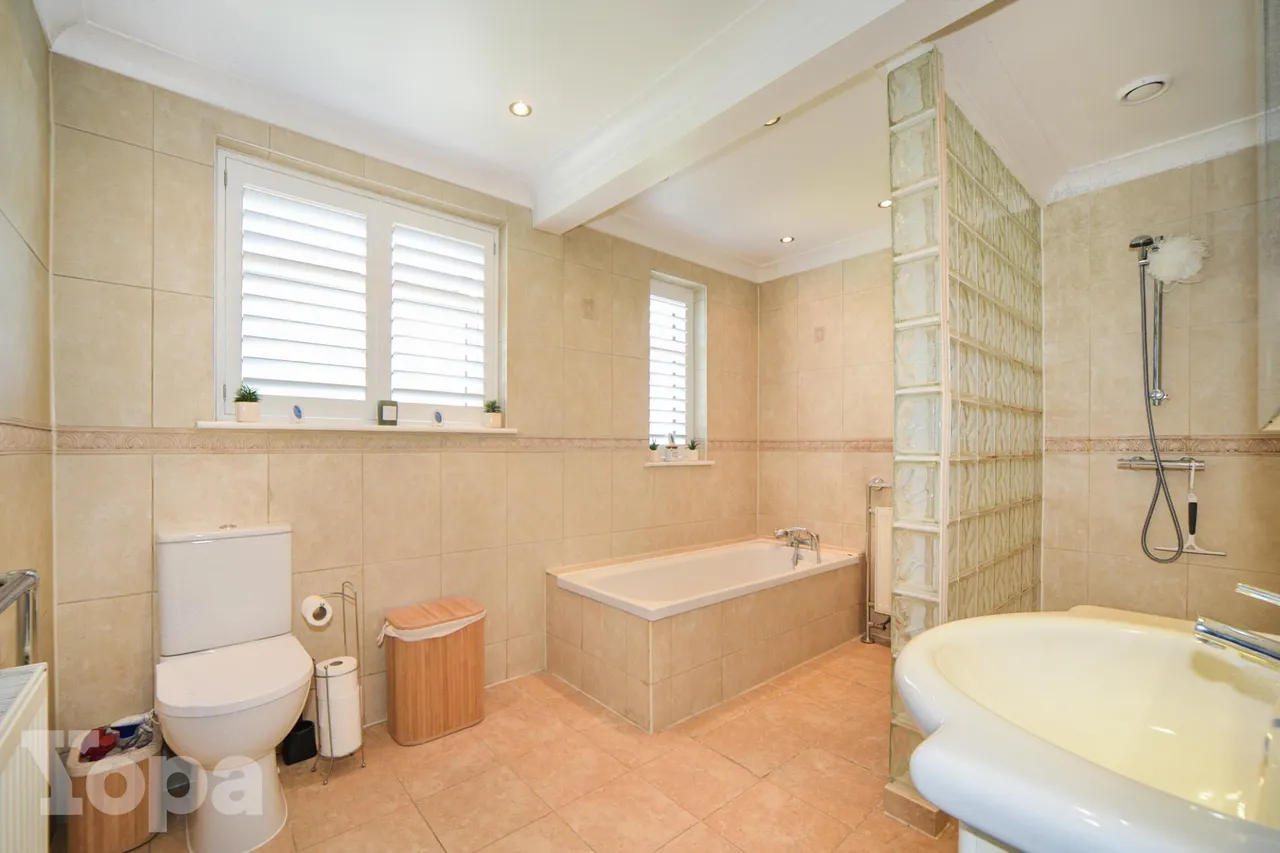 Yorkland Avenue, Welling, DA16, photo 10
