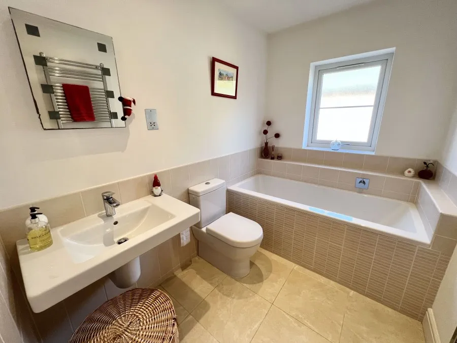 Bungalow Under Offer with 3 bedrooms in Hatfield Broad Oak, CM22, photo 8