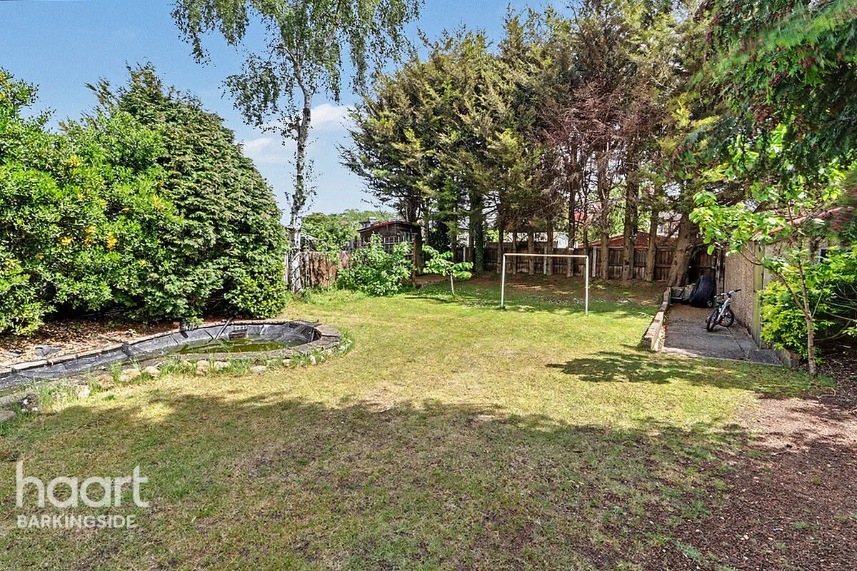 Bawdsey Avenue, Newbury Park, IG2, photo 22