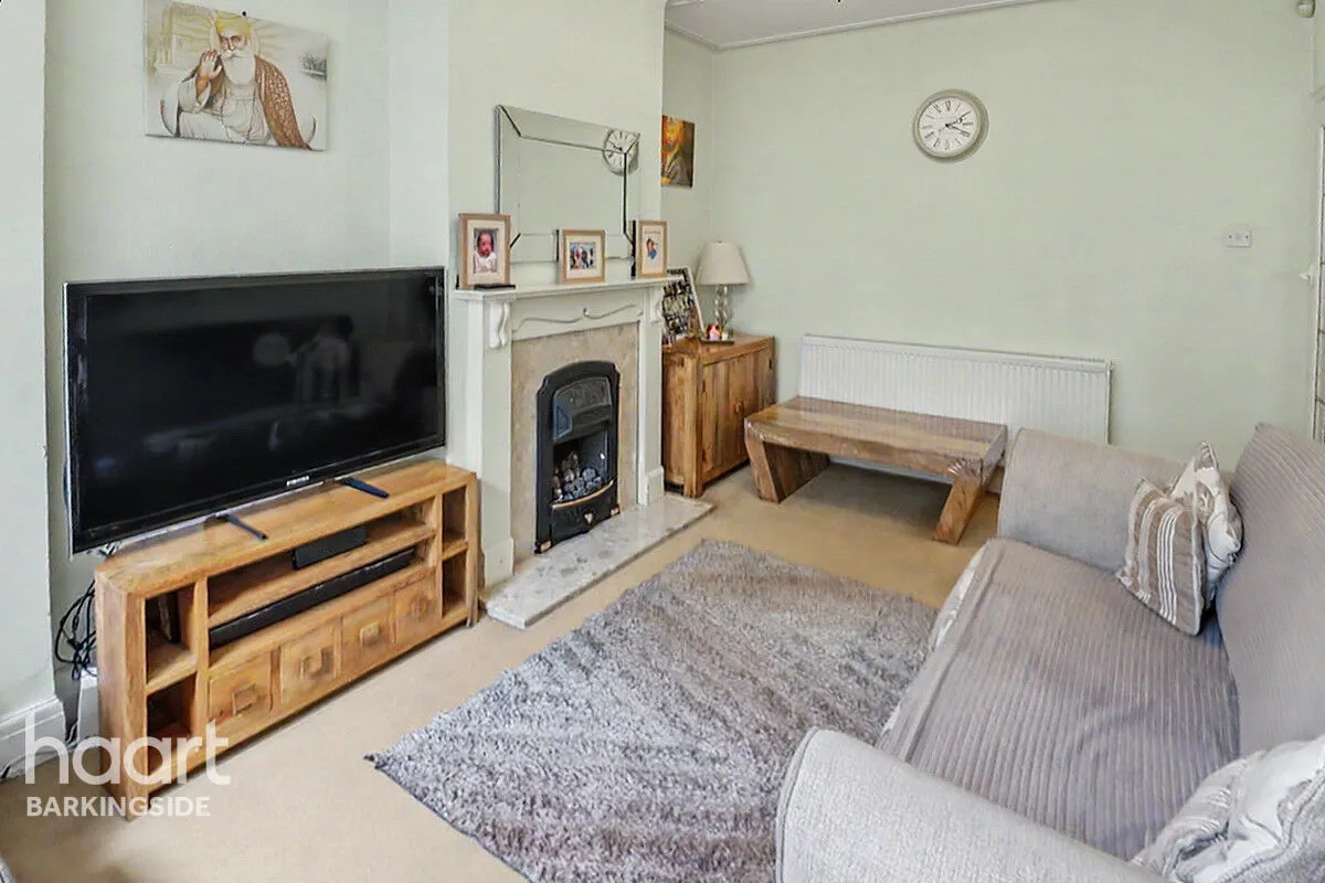 Bawdsey Avenue, Newbury Park, IG2, photo 4