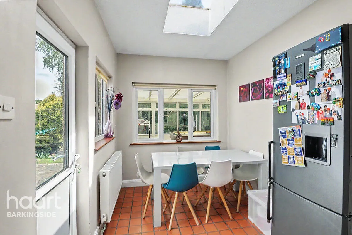 Bawdsey Avenue, Newbury Park, IG2, photo 11