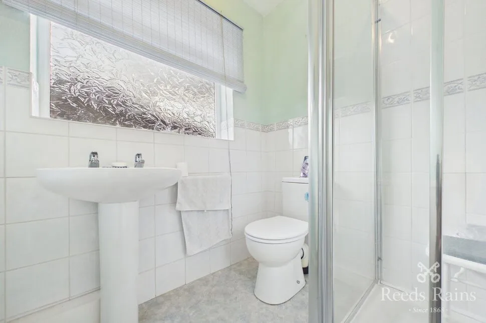 Ashbrook Avenue, Denton, M34, photo 7