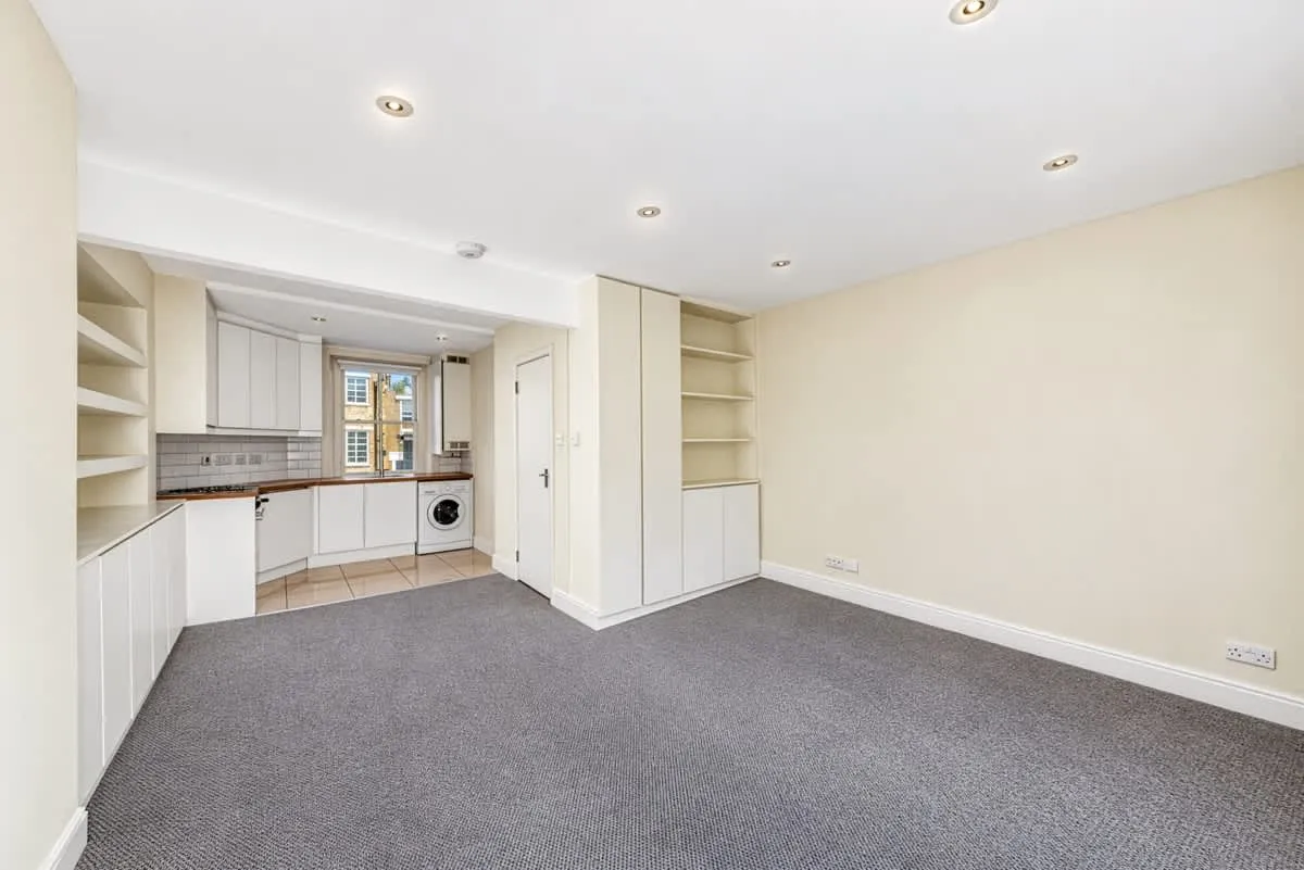 2 bed flat for sale, Charlotte Place, London, W1T