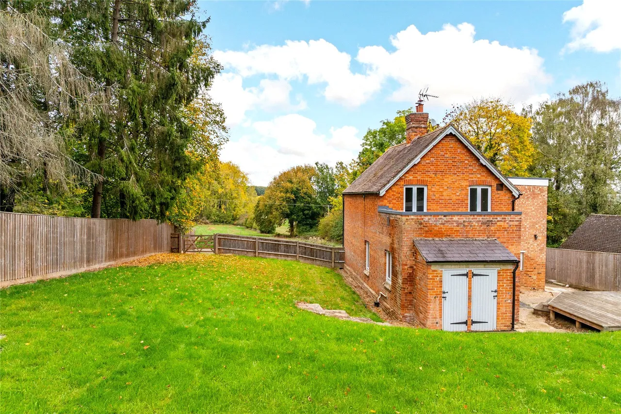 Back Drive Cottages, Lillingstone Dayrell, MK18, photo 15