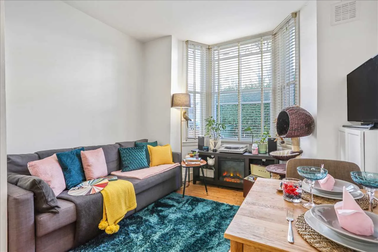 1 bed flat for sale — Alexander Road, London