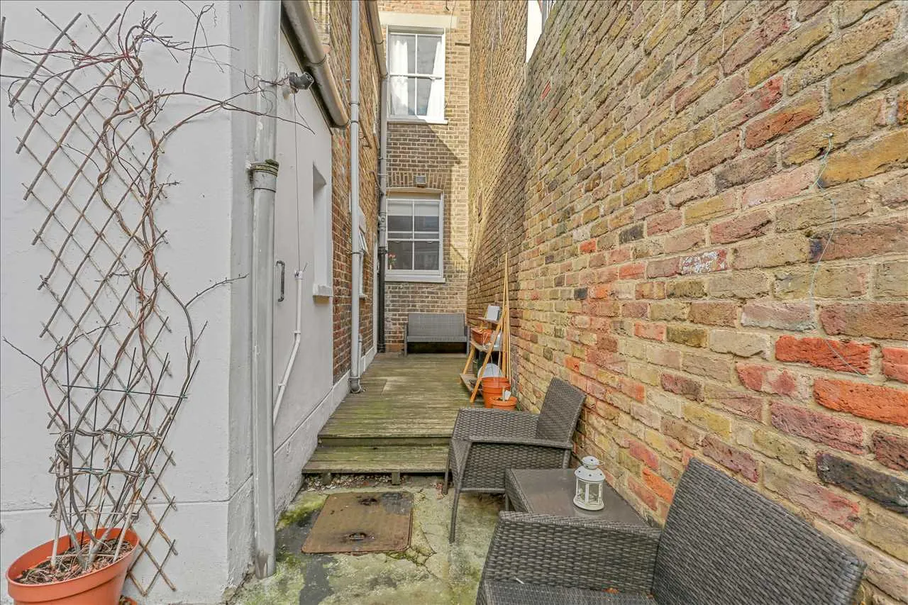 Alexander Road, London, photo 6