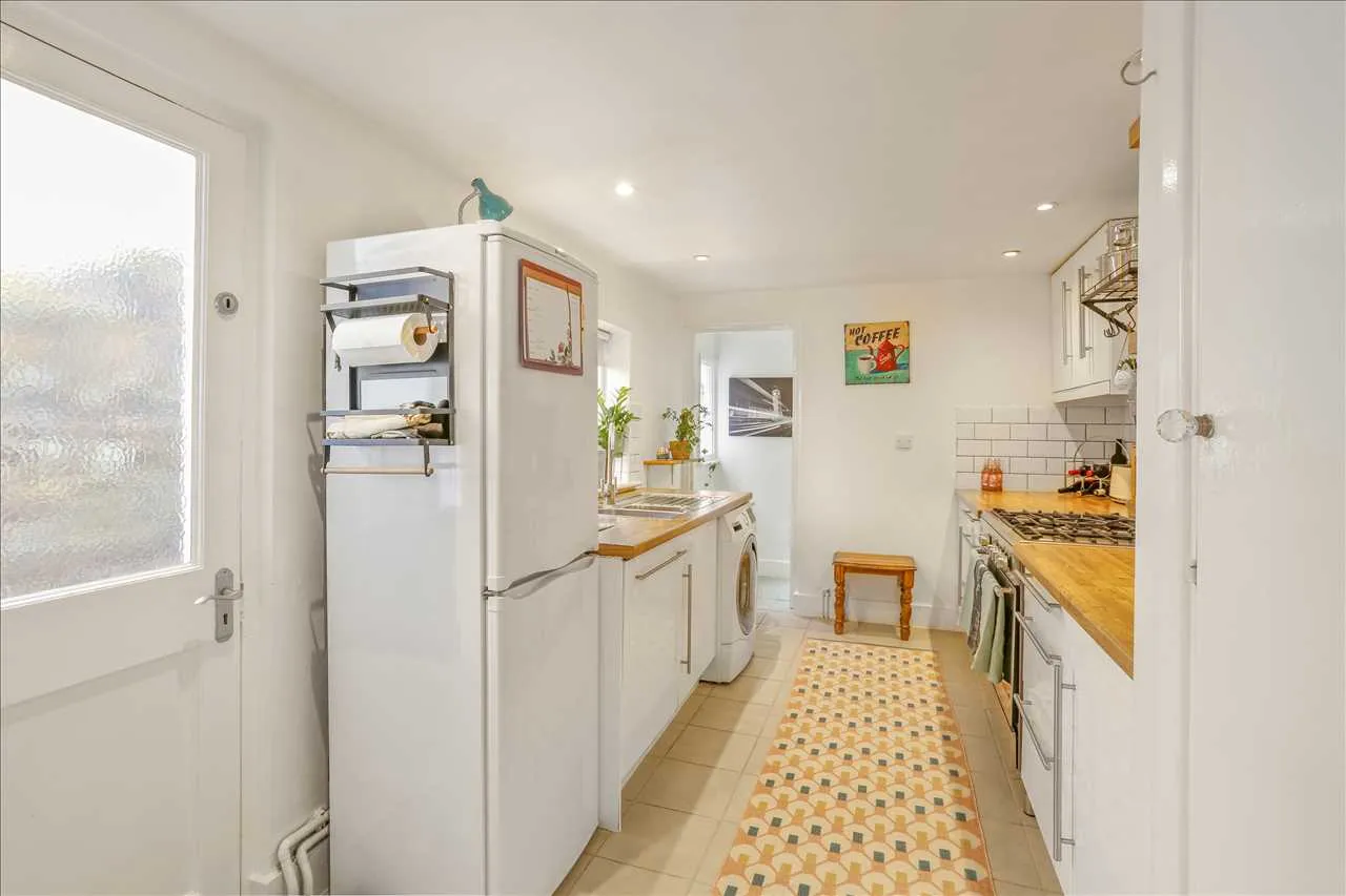Alexander Road, London, photo 9