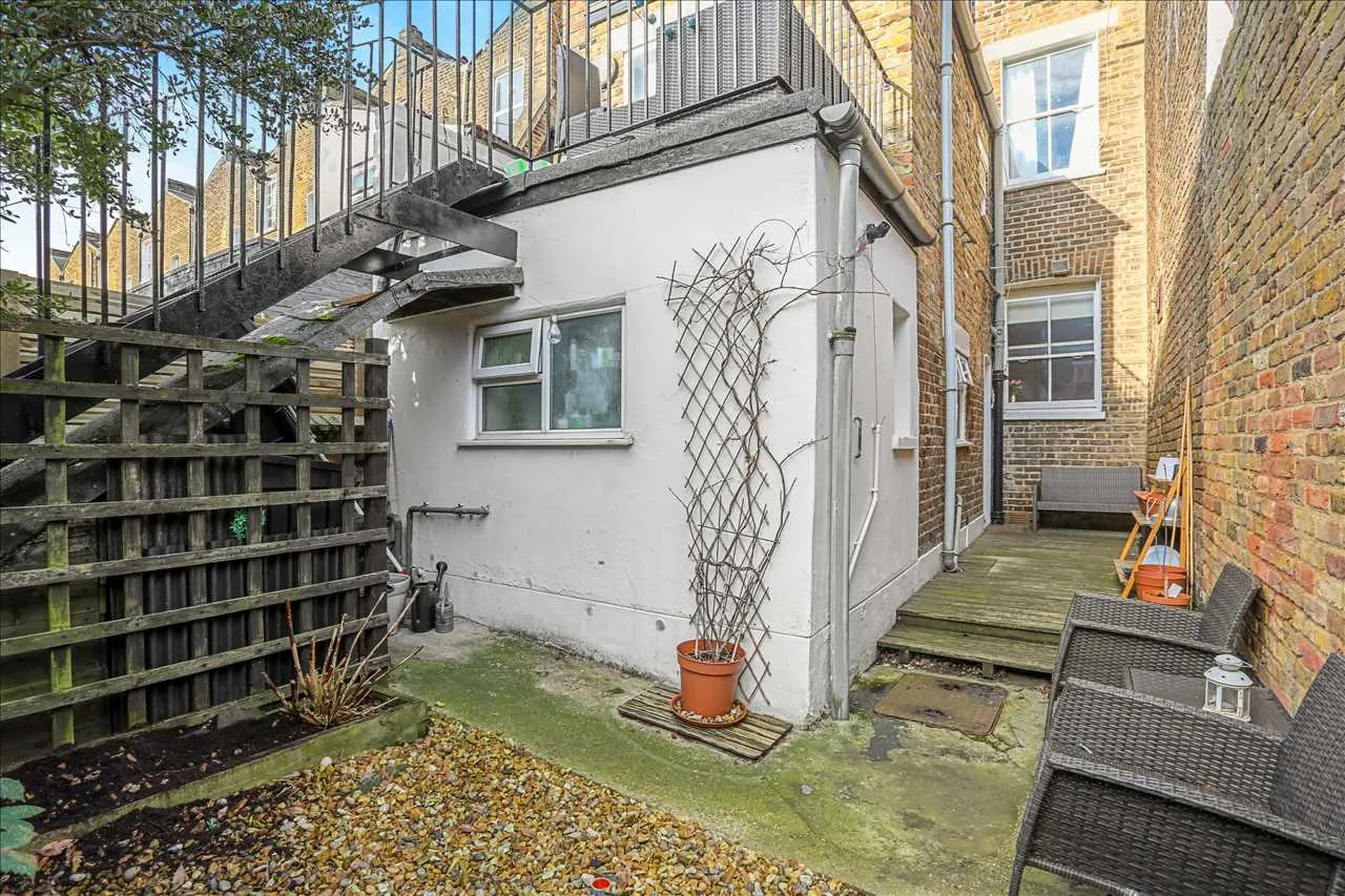 Alexander Road, London, photo 5