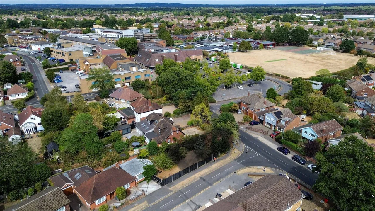 Silver Fox Crescent, Woodley, RG5, photo 9