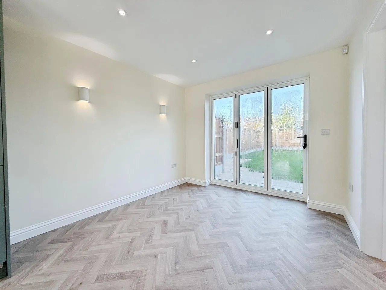 King Street, Dawley, TF4, photo 3