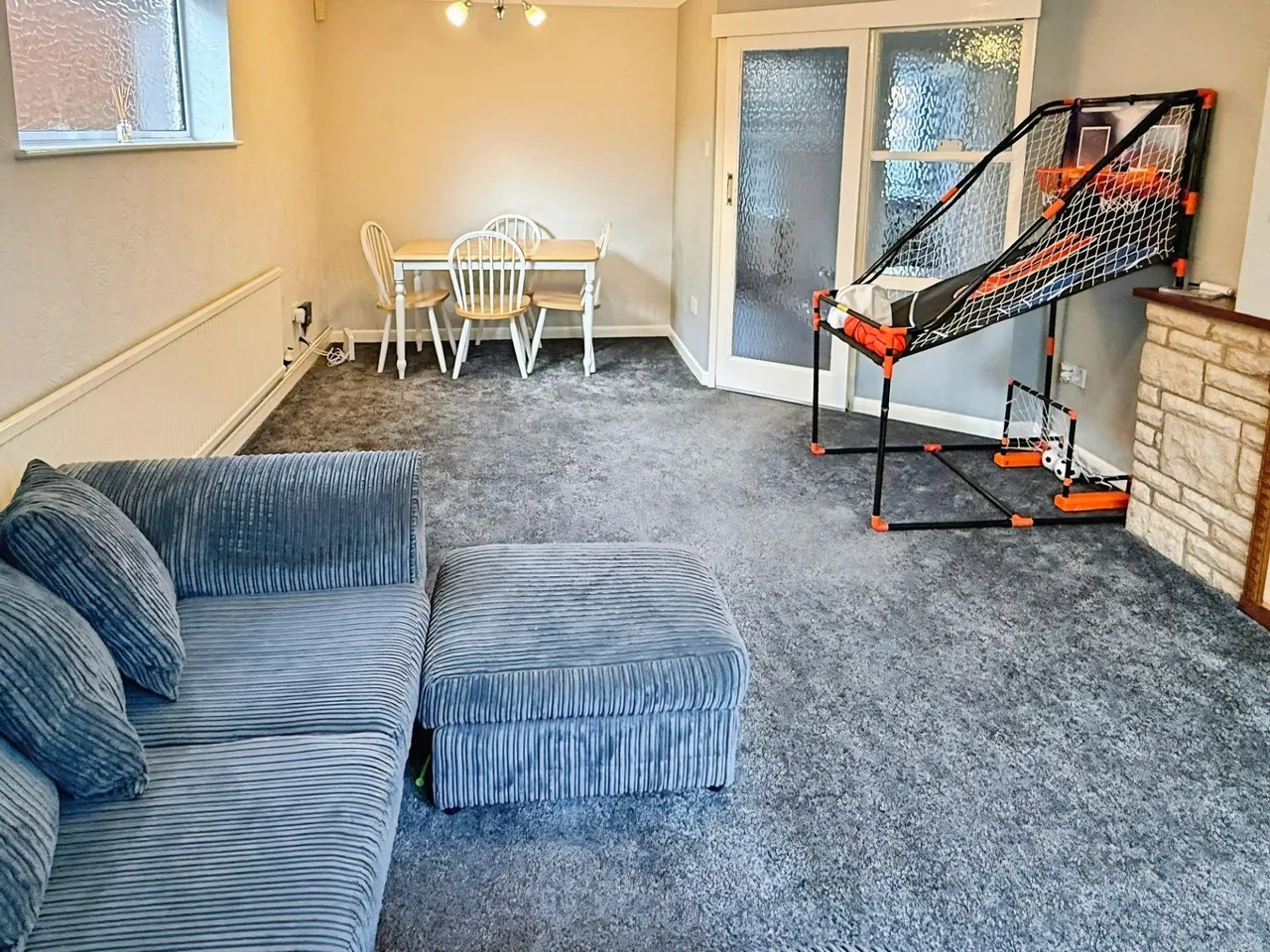 Angus Close, Thurnby, LE7, photo 9
