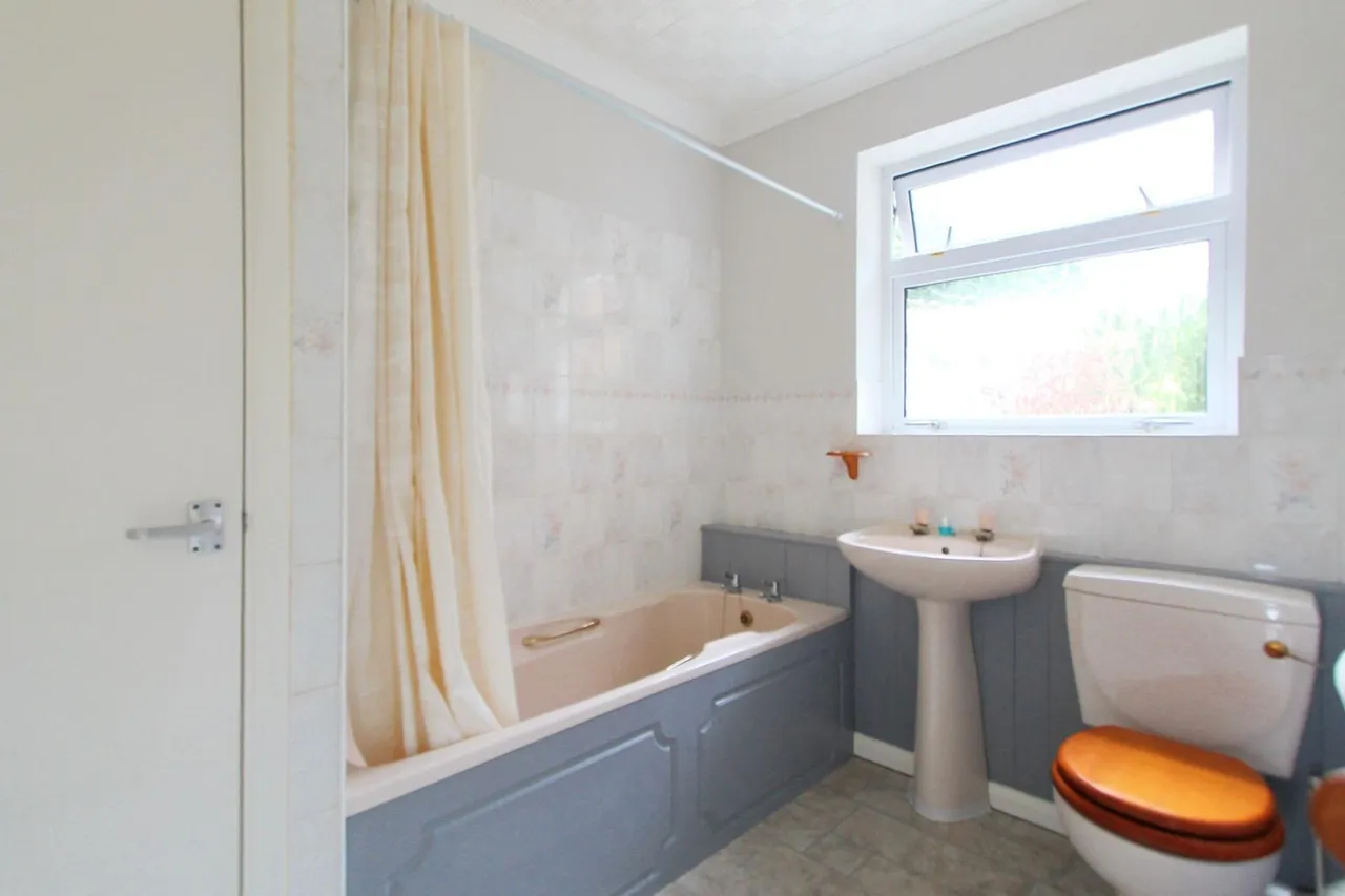Angus Close, Thurnby, LE7, photo 12
