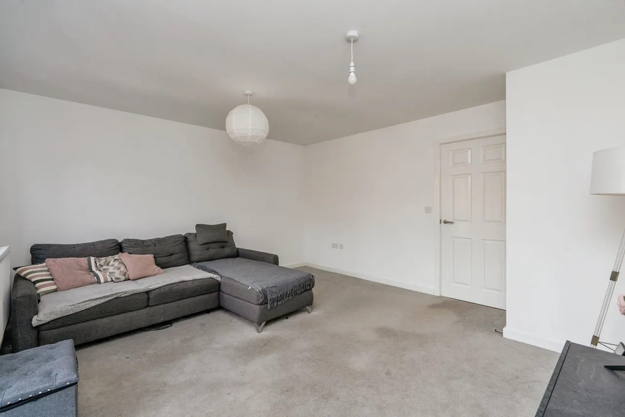 Bluebell Way, Whiteley, Fareham, photo 3