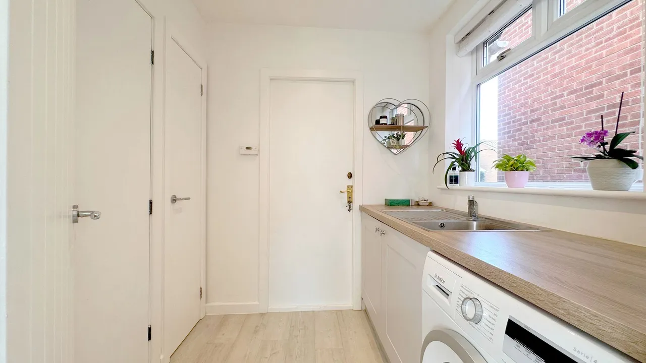 Lindisfarne Drive, Stockport, photo 18