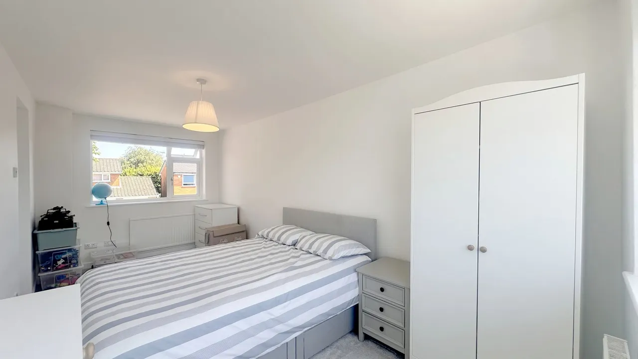 Lindisfarne Drive, Stockport, photo 26