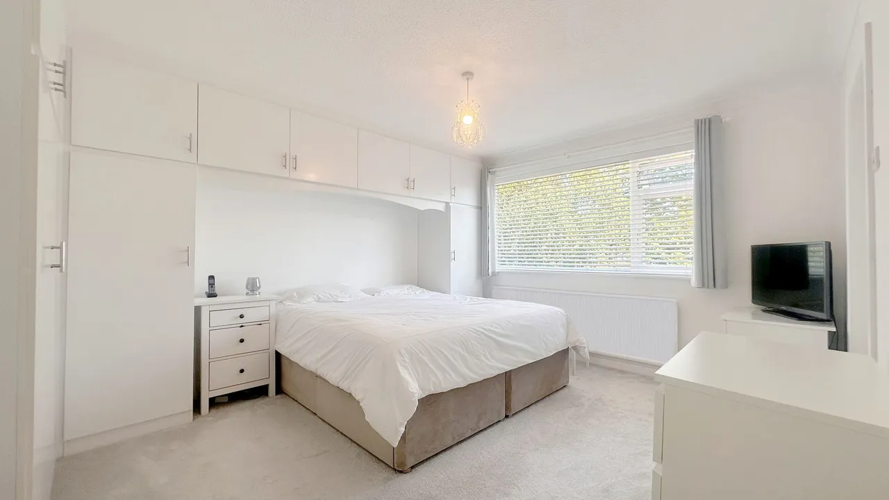 Lindisfarne Drive, Stockport, photo 21