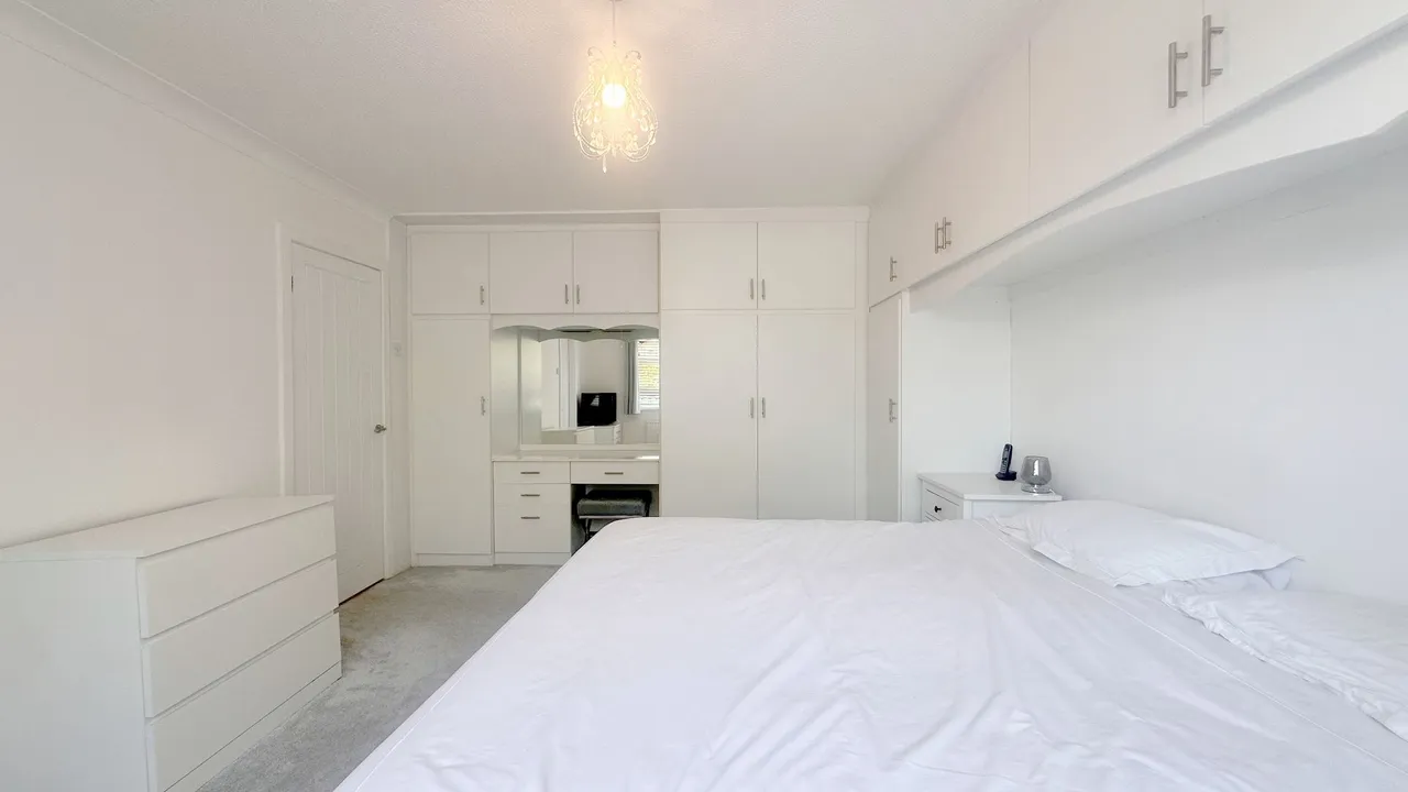 Lindisfarne Drive, Stockport, photo 22