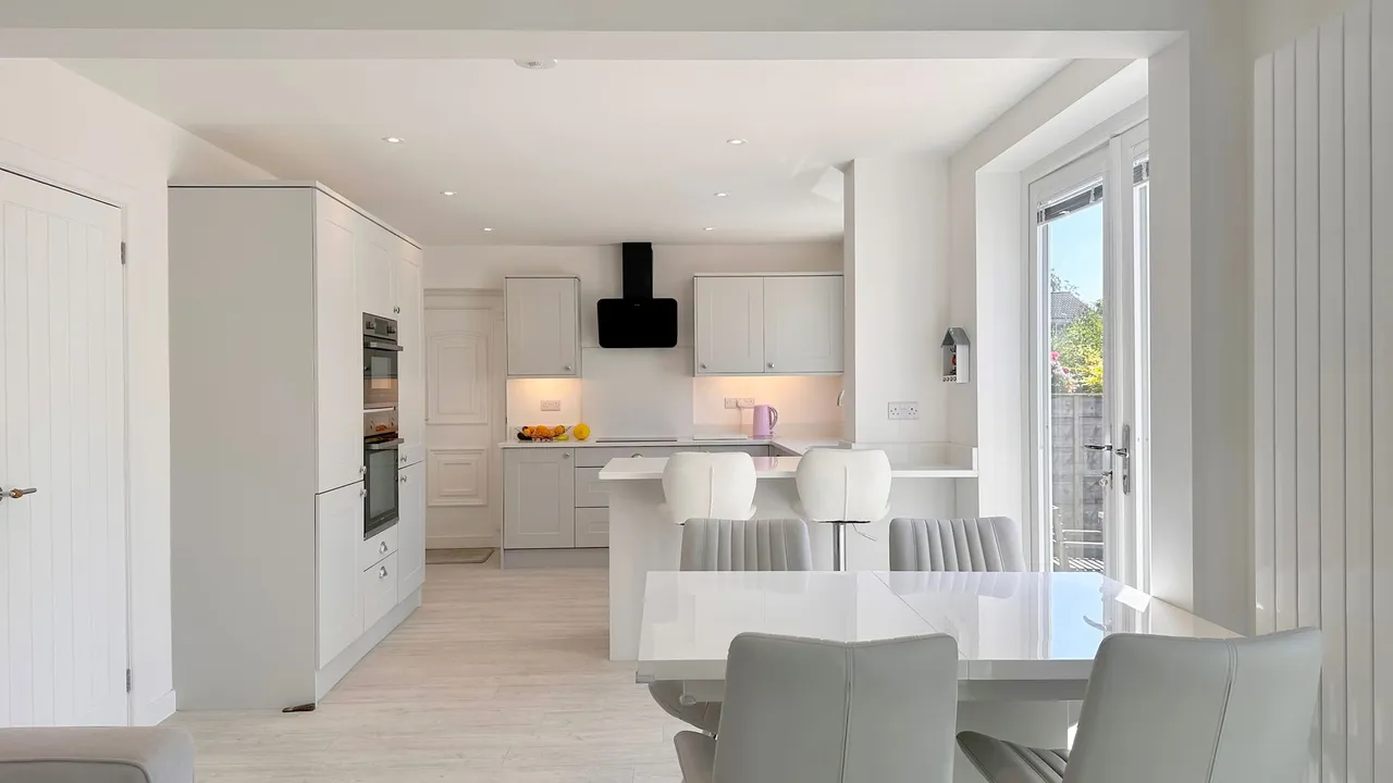 Lindisfarne Drive, Stockport, photo 15