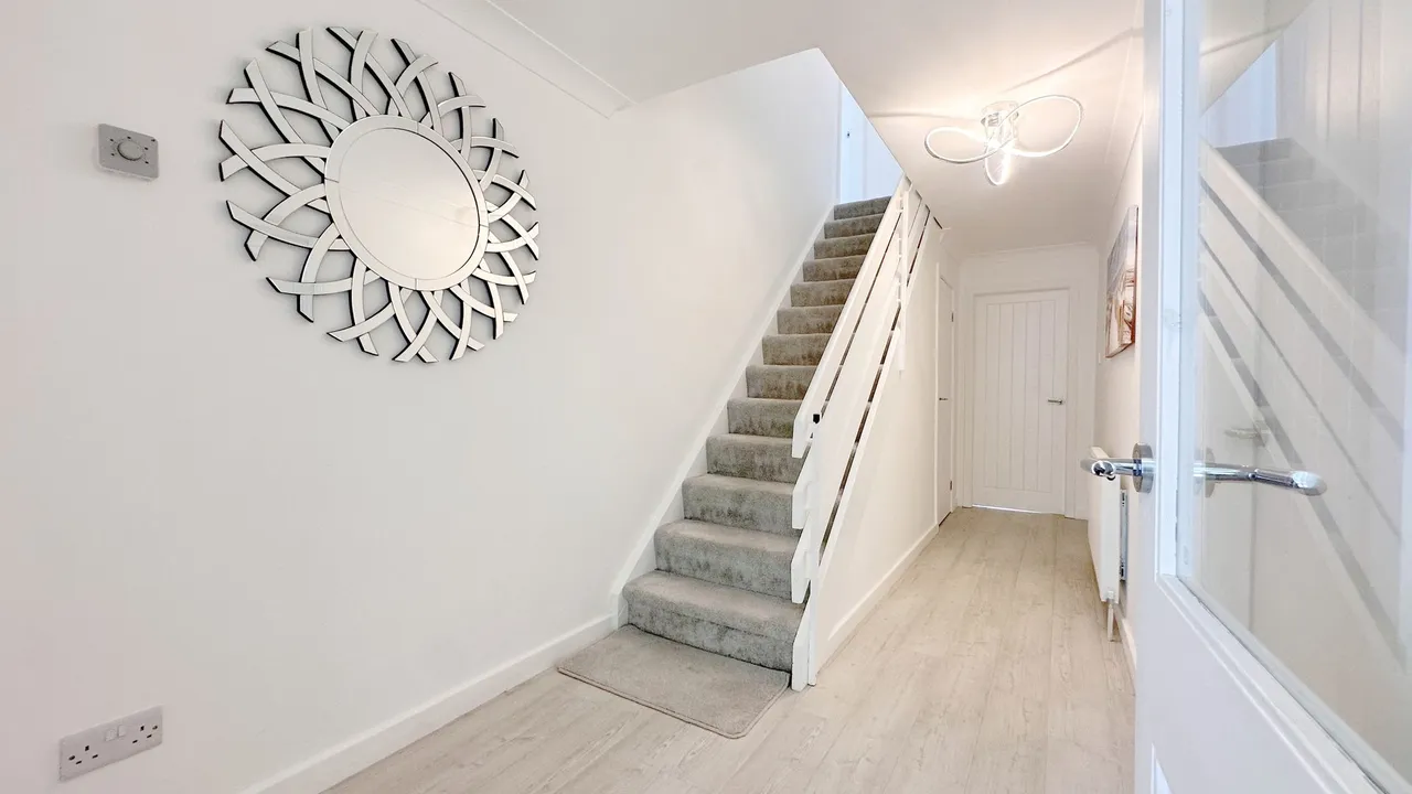 Lindisfarne Drive, Stockport, photo 8