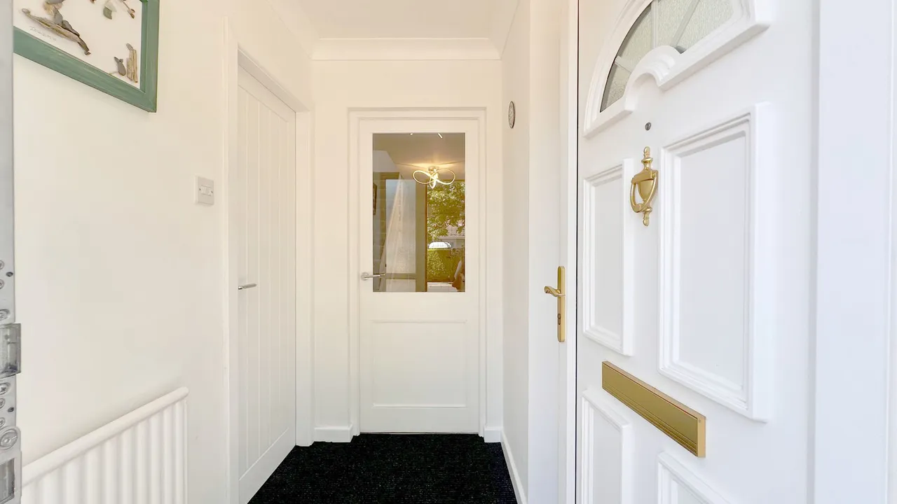 Lindisfarne Drive, Stockport, photo 5