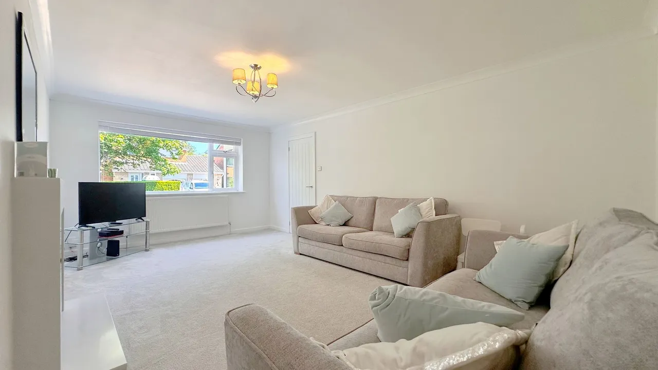 Lindisfarne Drive, Stockport, photo 11