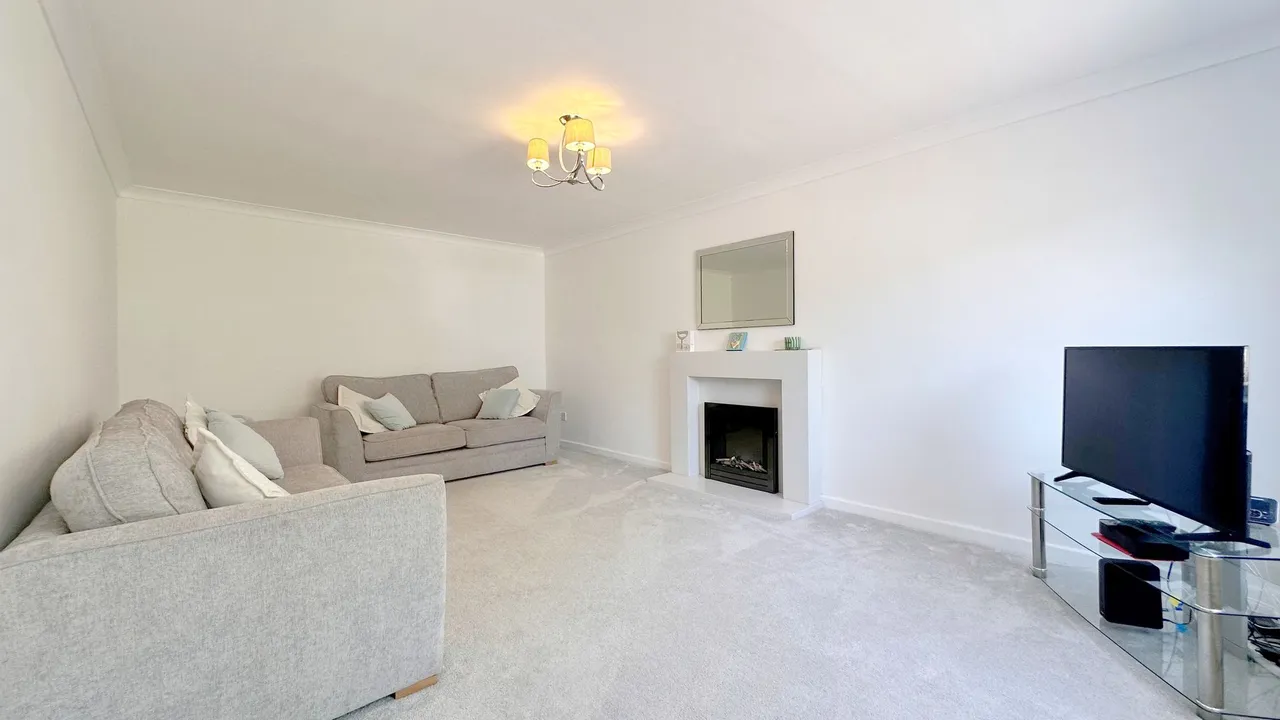 Lindisfarne Drive, Stockport, photo 9