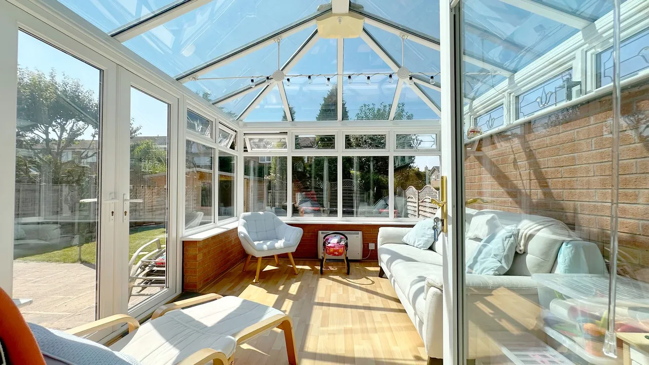 Lindisfarne Drive, Stockport, photo 19