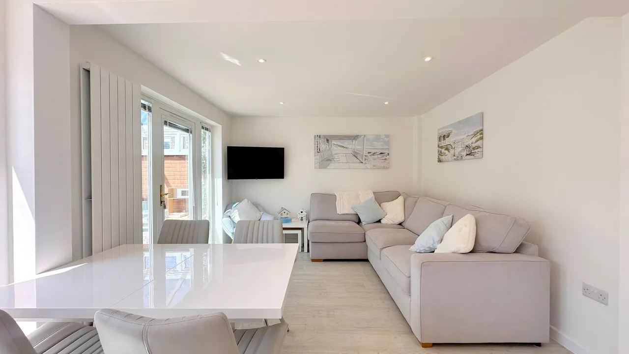 Lindisfarne Drive, Stockport, photo 17