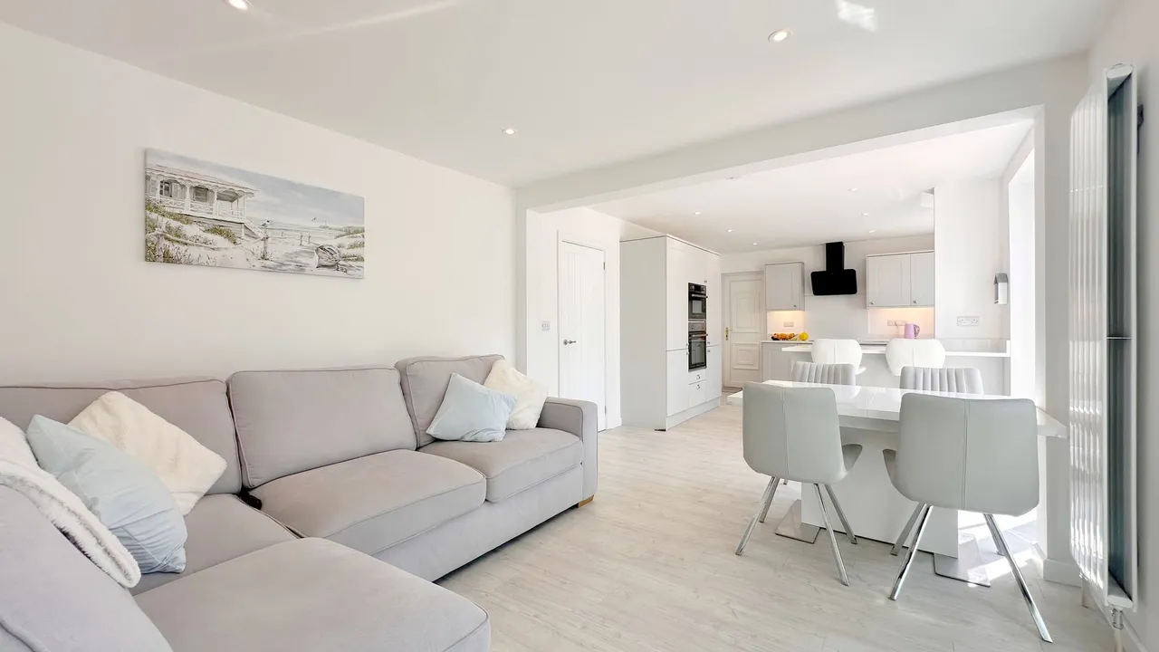 Lindisfarne Drive, Stockport, photo 16