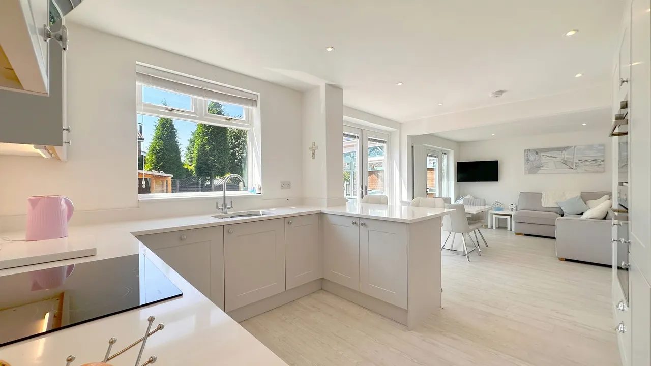 Lindisfarne Drive, Stockport, photo 14