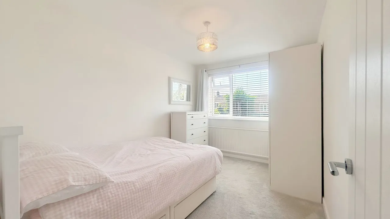 Lindisfarne Drive, Stockport, photo 27