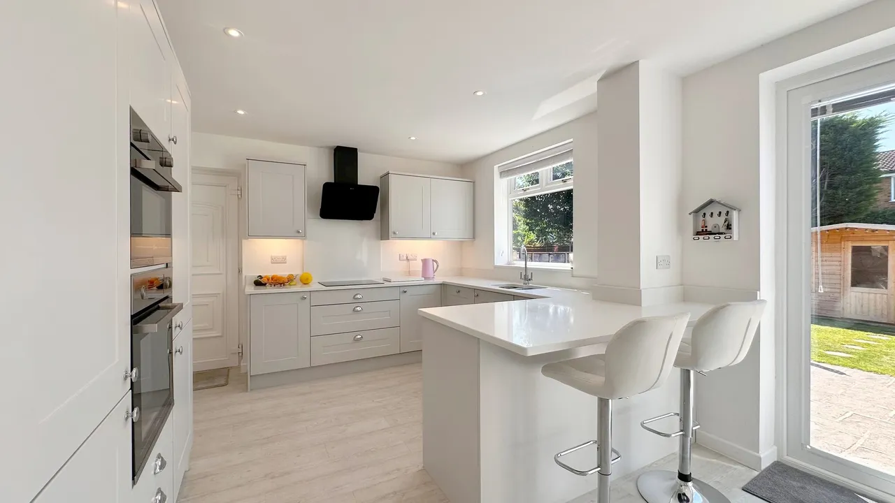 Lindisfarne Drive, Stockport, photo 13
