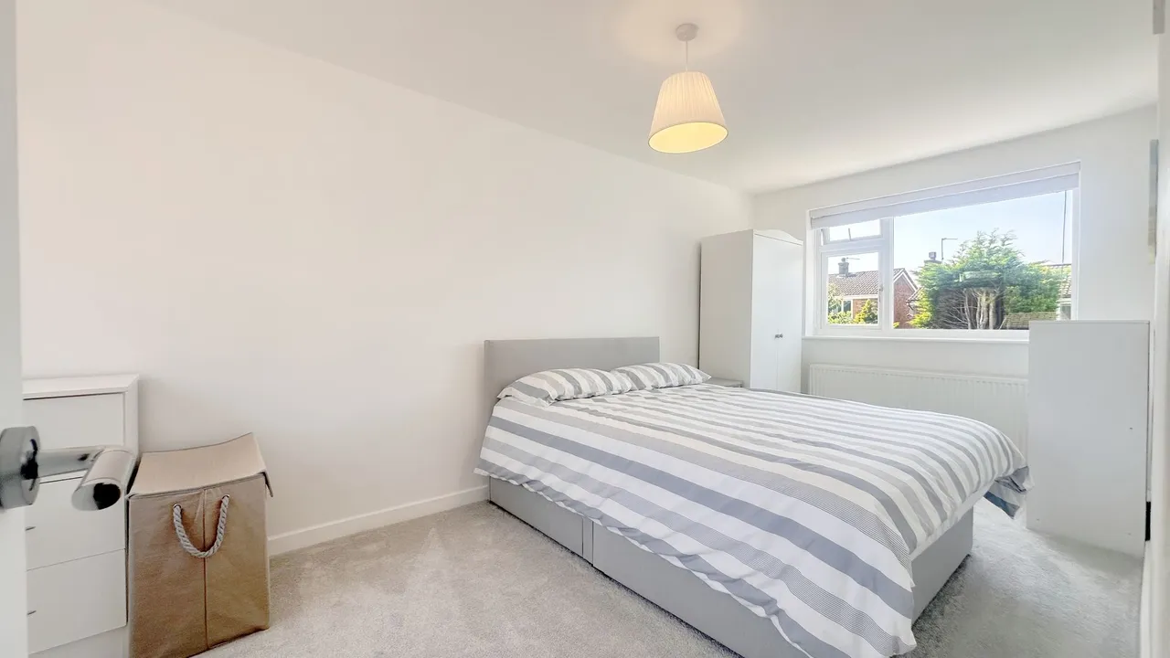 Lindisfarne Drive, Stockport, photo 25