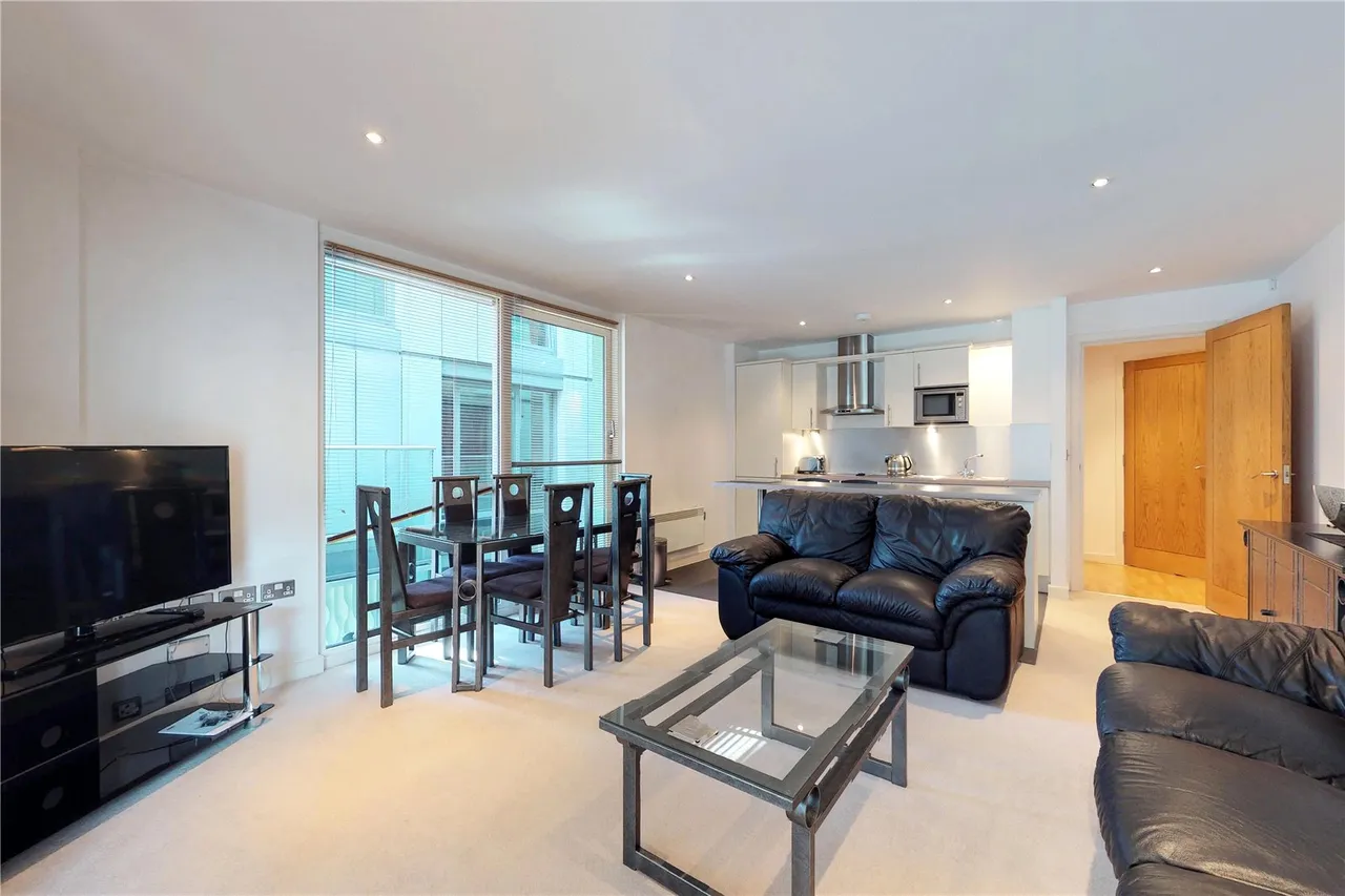 2 bed flat to rent, Brewery Square, London, EC1V