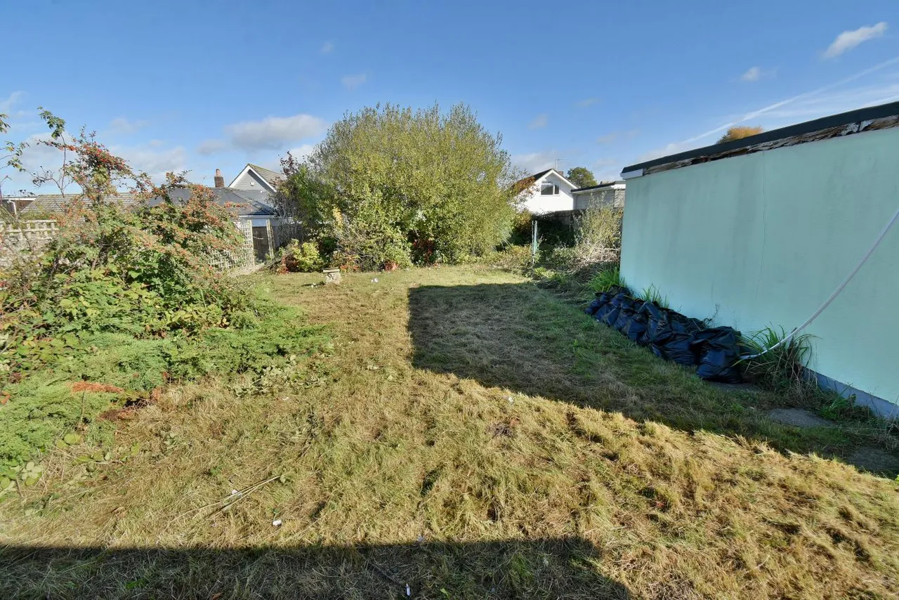 Glenmoor Road, BH22, photo 3