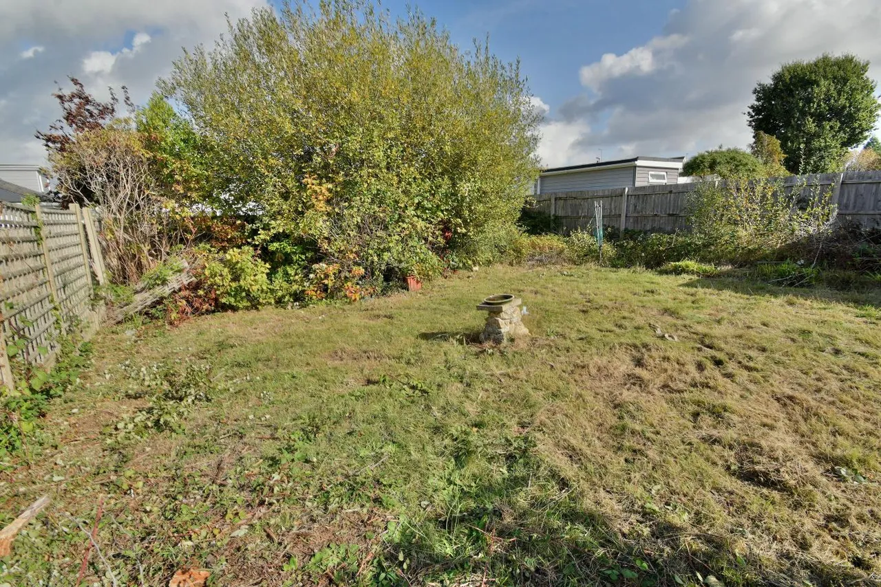 Glenmoor Road, BH22, photo 9