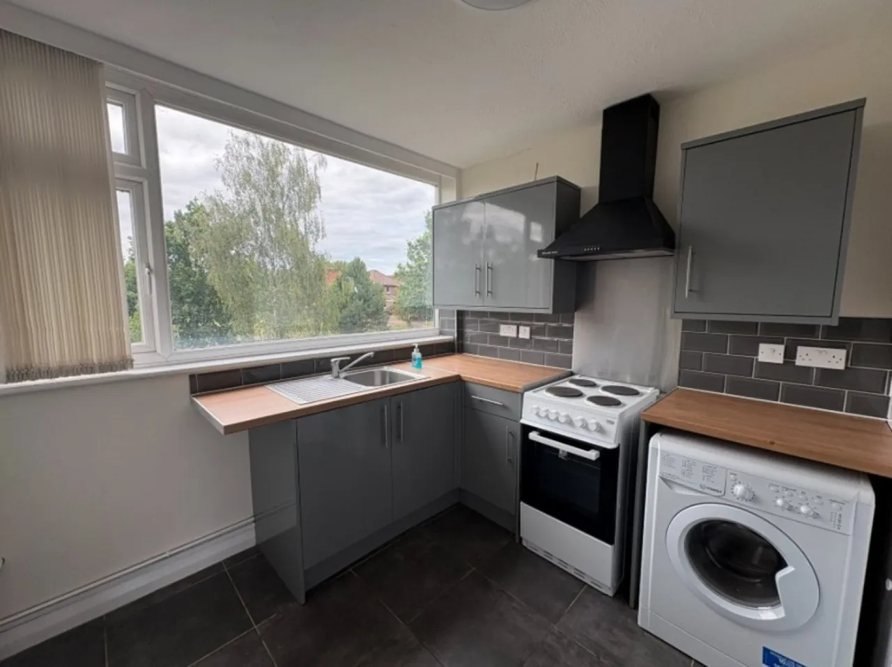Woolton Road, Liverpool, photo 12