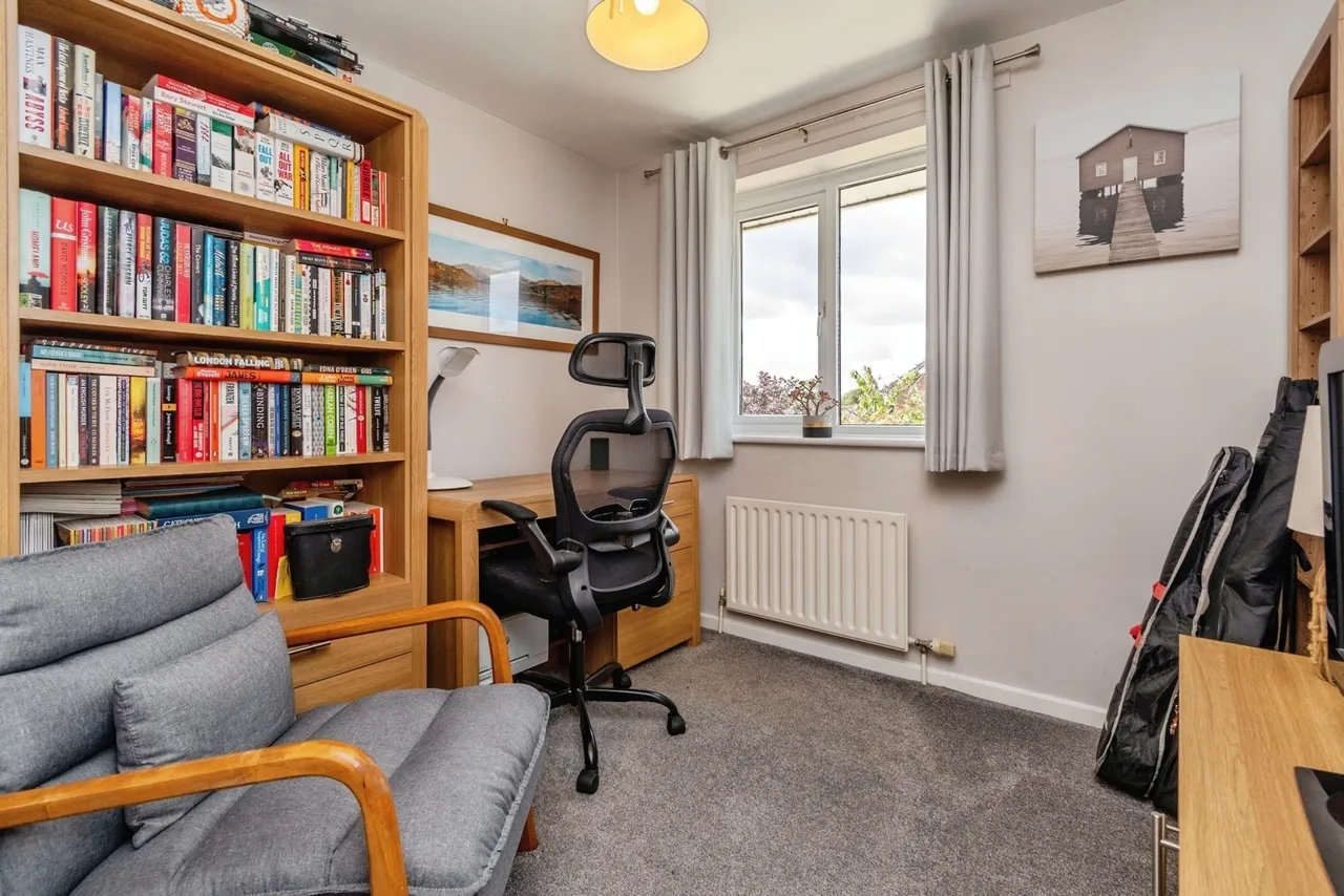Oakwood Close, Essington, WV11, photo 18