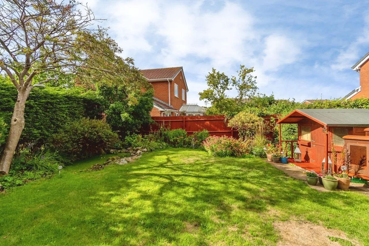 Oakwood Close, Essington, WV11, photo 20