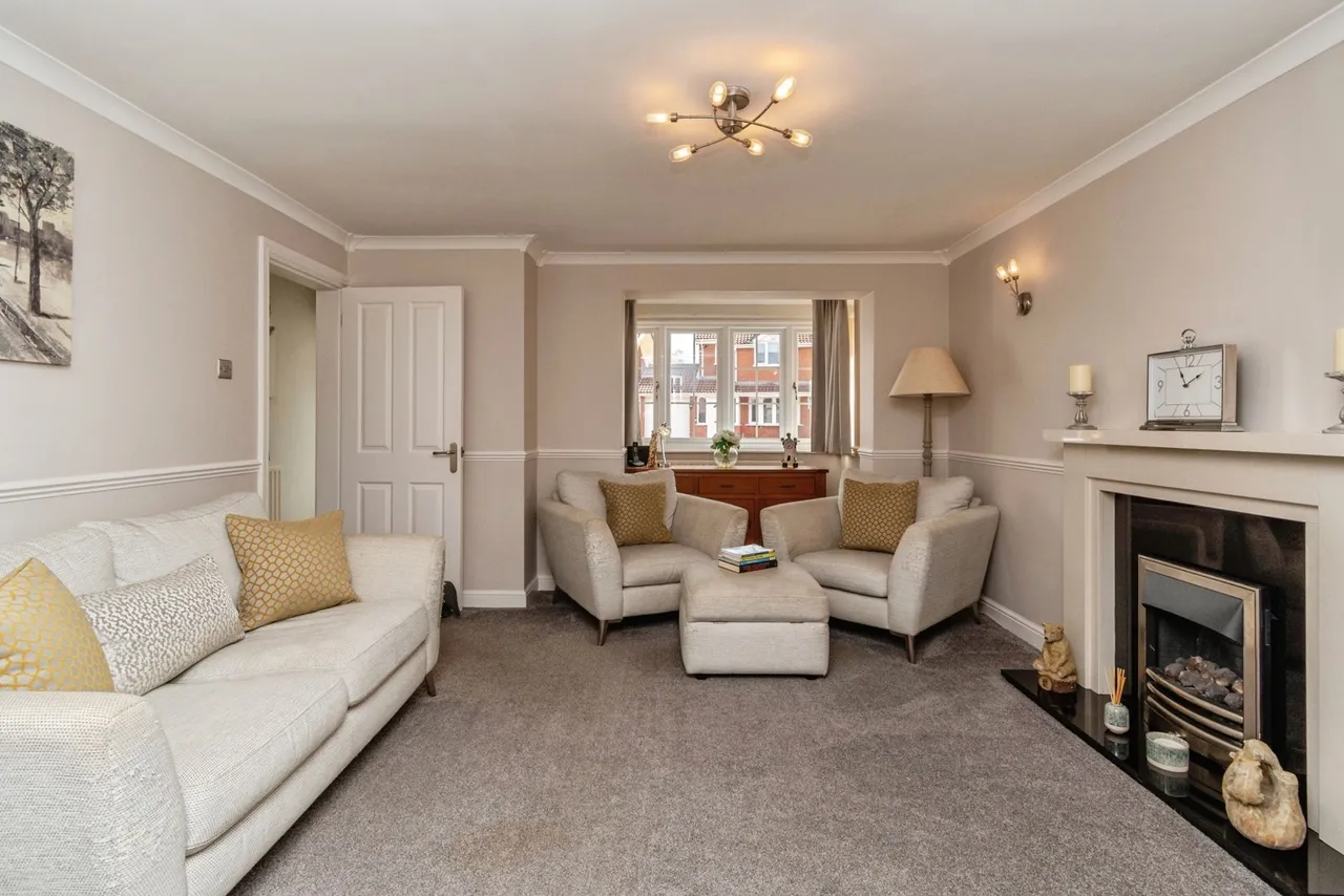 Oakwood Close, Essington, WV11, photo 7