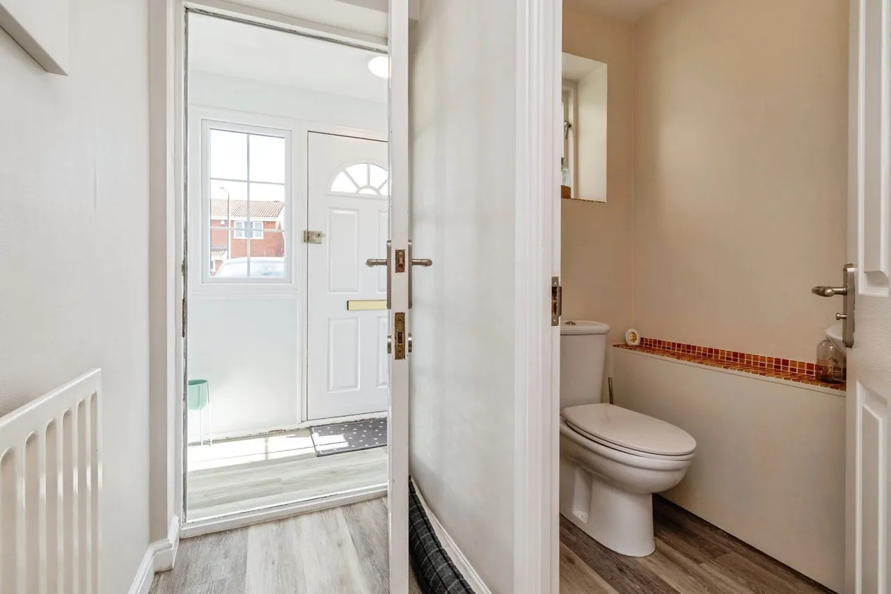 Oakwood Close, Essington, WV11, photo 9